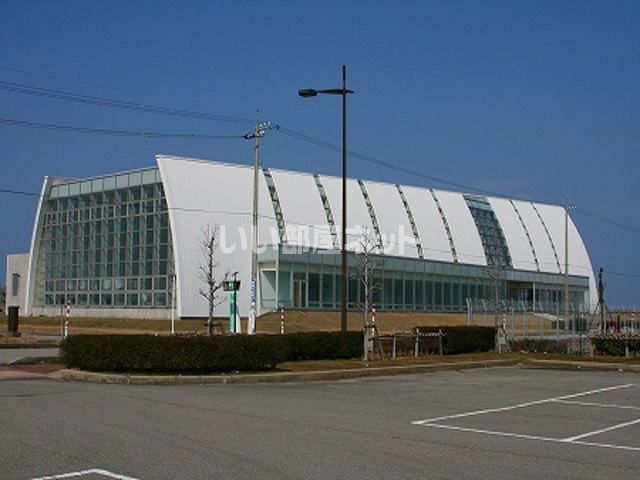近くの施設まで795m（徒歩10分）