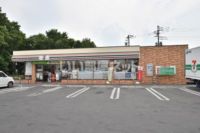 近くのセブンイレブン山梨大学医学部前店まで1,169m（徒歩15分）