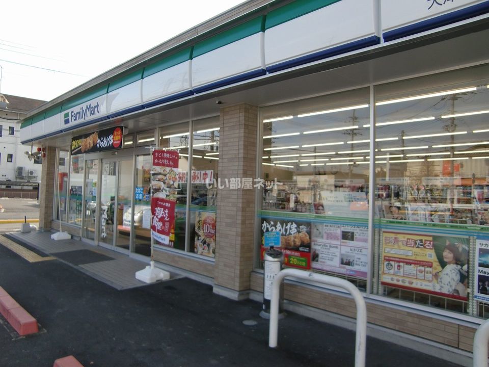 近くのコンビニまで421m（徒歩6分）