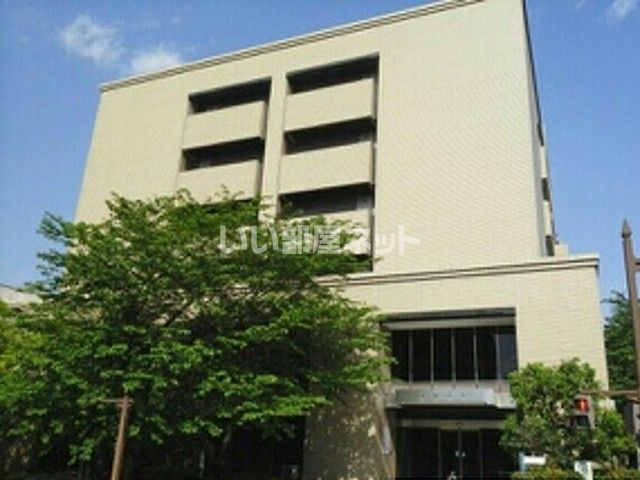 近くの滋賀県庁まで968m（徒歩13分）