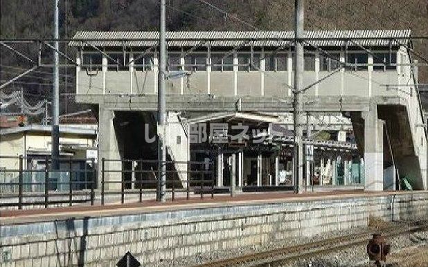 近くの明科まで1,009m（徒歩13分）
