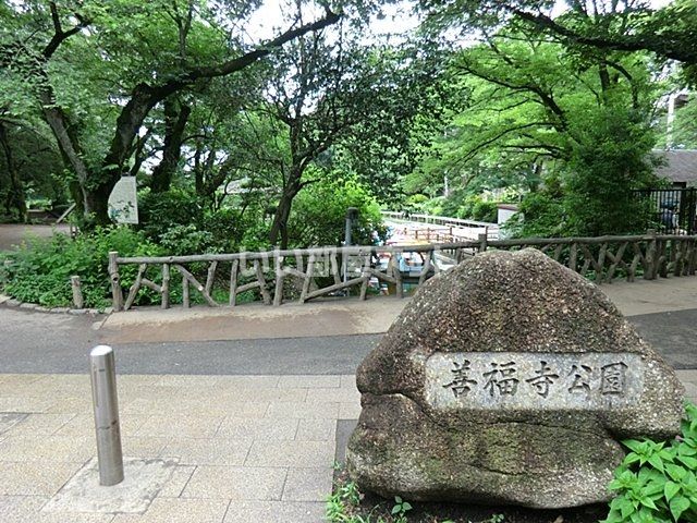 近くの公園まで1,794m（徒歩23分）
