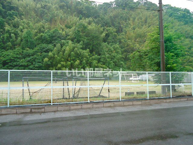 近くの公園まで530m（徒歩7分）