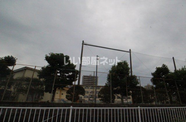 近くの福岡市立四箇田小学校まで907m（徒歩12分）