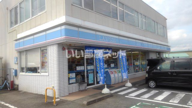 近くのコンビニまで290m（徒歩4分）