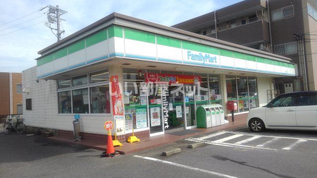 近くのコンビニまで609m（徒歩8分）