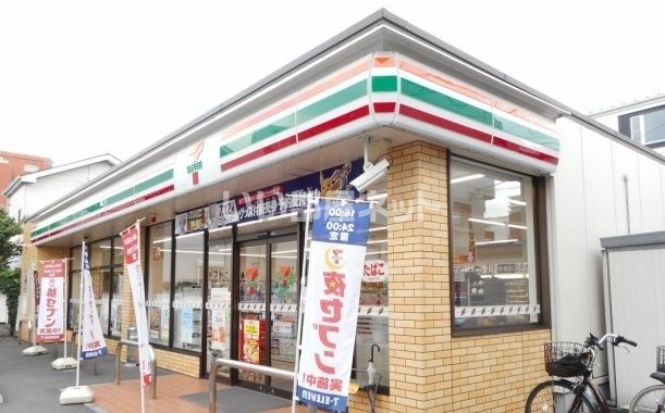 近くのコンビニまで803m（徒歩11分）