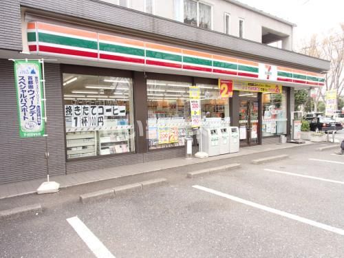 近くのコンビニまで1,070m（徒歩14分）