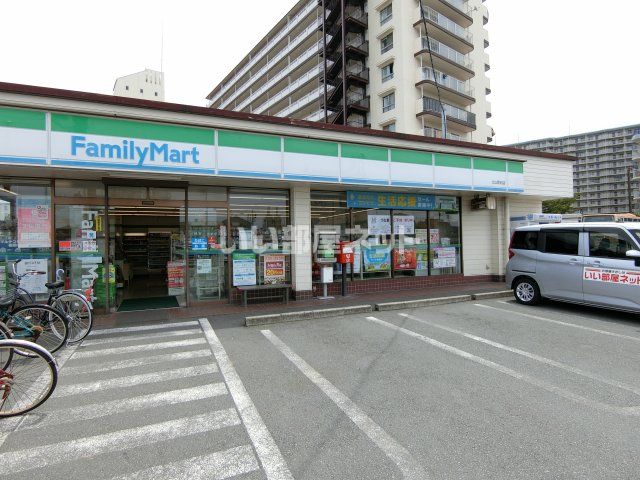 近くのコンビニまで1,815m（徒歩23分）