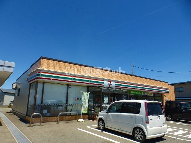 近くのコンビニまで1,294m（徒歩17分）
