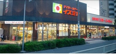 近くにイズミヤ岸里店あり