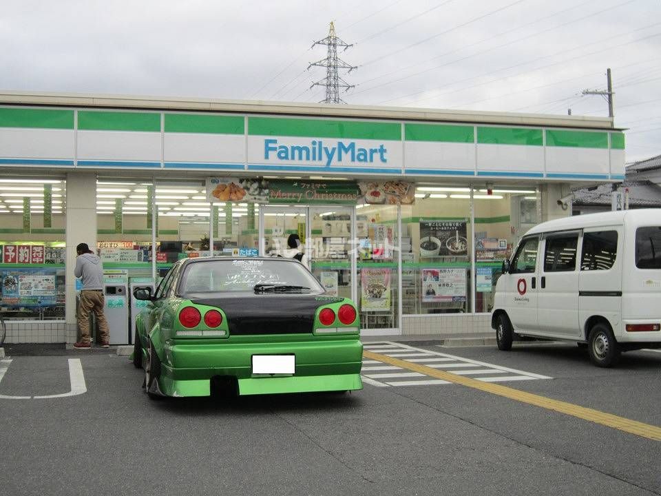 近くのコンビニまで307m（徒歩4分）