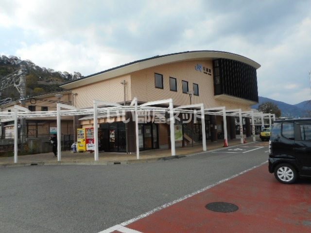 近くの施設まで4,221m（徒歩53分）