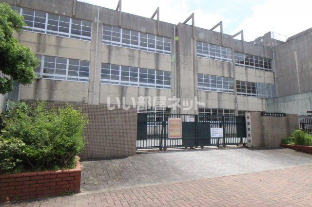 近くの福岡市立愛宕浜小学校まで1,108m（徒歩14分）