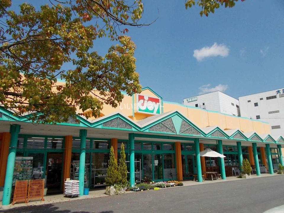 近くのスーパーまで703m（徒歩9分）