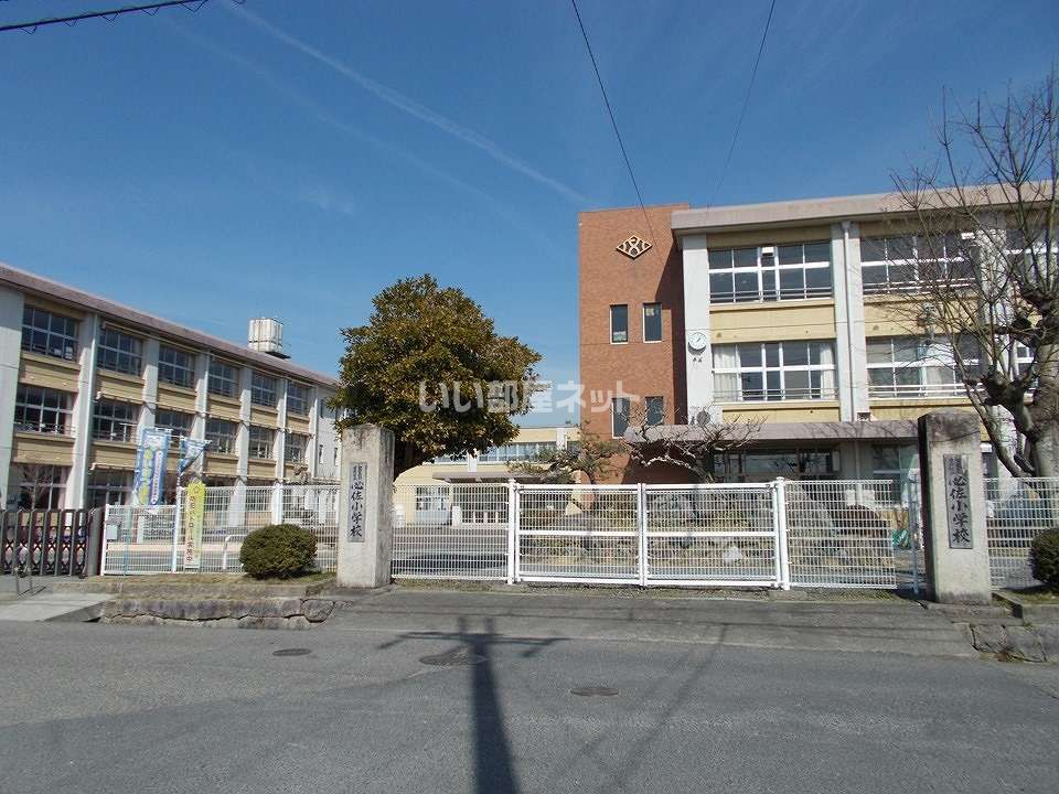 近くに日野町立必佐小学校あり