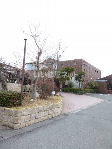 近くの高島市立安曇川図書館まで1,438m（徒歩18分）
