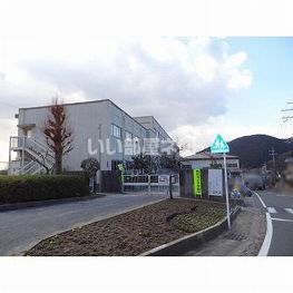 近くの大津市立藤尾小学校まで408m（徒歩6分）