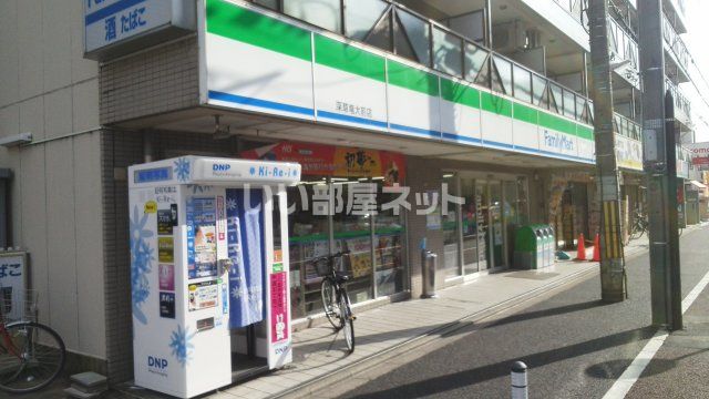 近くのコンビニまで835m（徒歩11分）