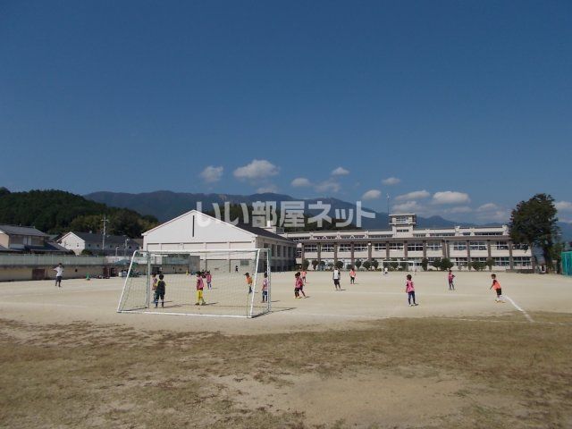 近くの大津市立和邇小学校まで230m(徒歩3分)