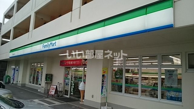 近くの沖縄ファミリーマート那覇与儀二丁目店まで296m（徒歩4分）