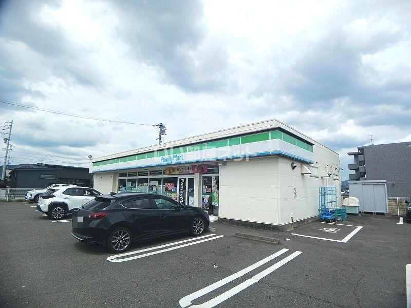 近くのファミリーマート 岐阜下西郷店まで842m（徒歩11分）