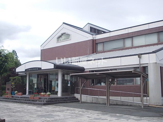 近くの宍粟市立図書館まで1,053m（徒歩14分）