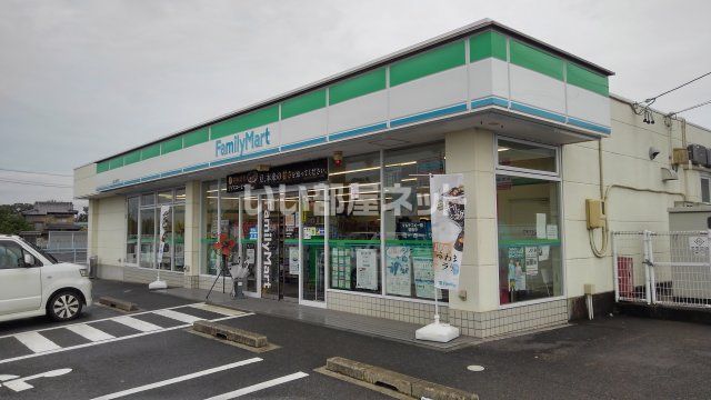 近くのコンビニまで831m（徒歩11分）