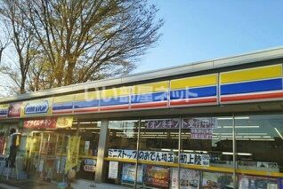 近くのコンビニまで16m（徒歩1分）