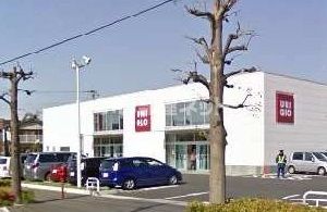 近くのユニクロ新座店まで726m（徒歩10分）