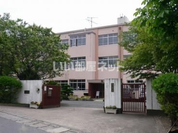 近くの京都市立 北醍醐小学校まで514m（徒歩7分）