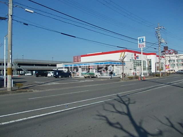 近くのコンビニまで602m（徒歩8分）