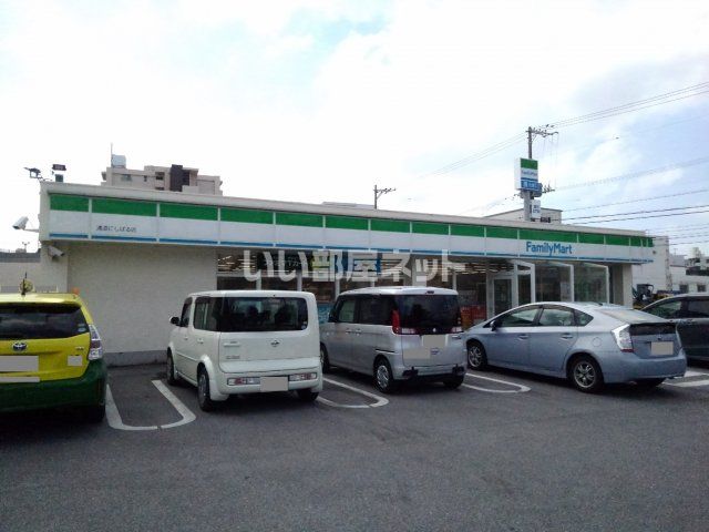 近くのコンビニまで322m（徒歩5分）