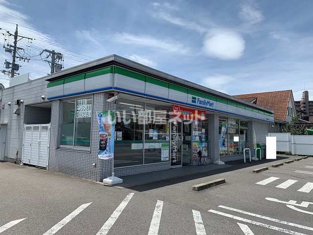 近くのコンビニまで934m（徒歩12分）