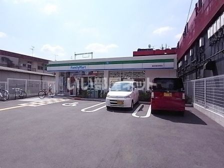 近くにファミリーマート 富田林喜志駅前店あり