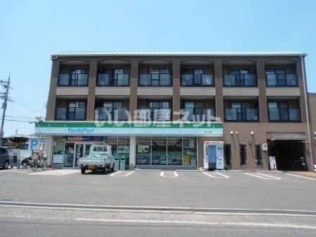 近くのコンビニまで548m（徒歩7分）