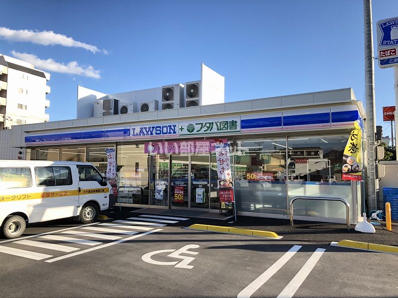 近くのコンビニまで241m（徒歩4分）