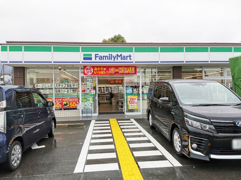 近くにコンビニあり