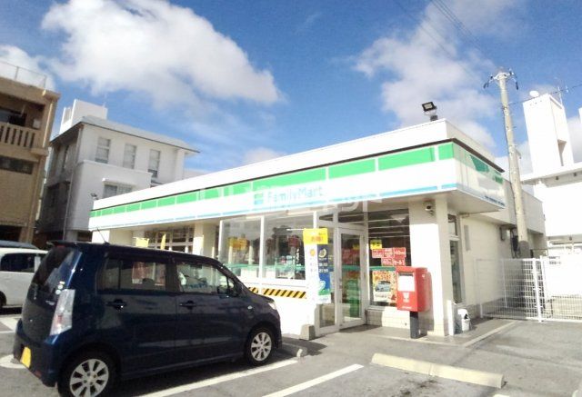 近くの沖縄ファミリーマート 宜保中央店まで526m（徒歩7分）