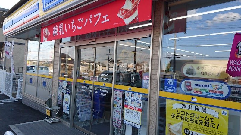 近くのコンビニまで215m（徒歩3分）