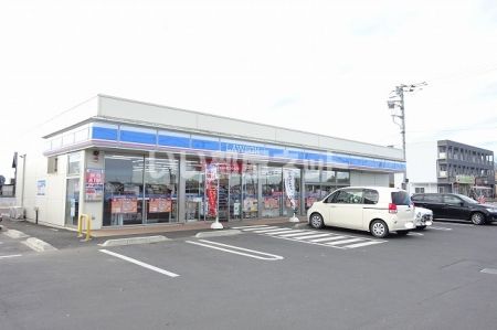 近くのコンビニまで251m（徒歩4分）