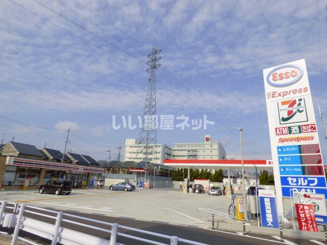近くのセブンイレブン 長岡京上八ノ坪店まで717m（徒歩9分）