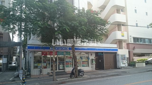 近くのローソン 那覇商業高校前店まで482m（徒歩7分）