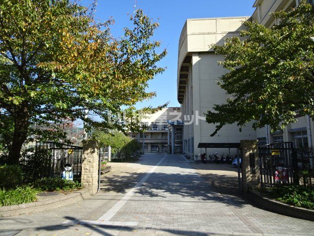 近くの京都市立 花山中学校まで314m（徒歩4分）