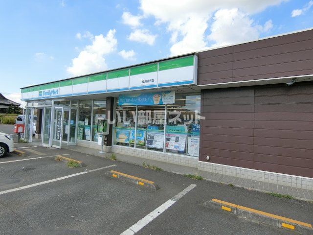 近くのコンビニまで2,403m（徒歩31分）
