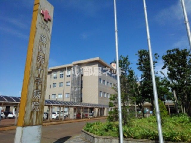 近くの病院まで915m（徒歩12分）