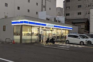 近くのコンビニまで512m（徒歩7分）