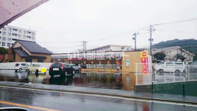 近くのコンビニまで829m（徒歩11分）