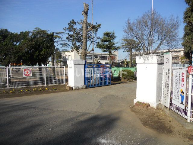 近くの境町立境小学校まで439m（徒歩6分）