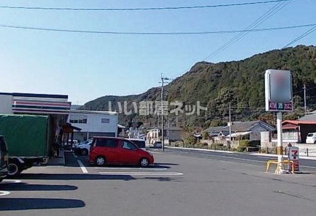 近くのコンビニまで1,890m（徒歩24分）